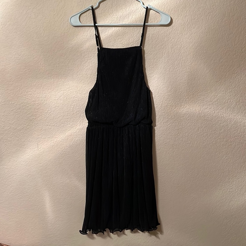 ✨Francesca’s Black w. Gold Sparkle Midi Dress✨